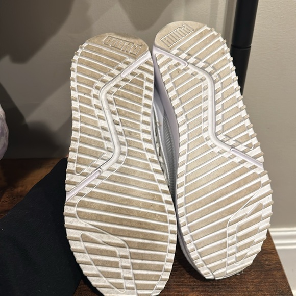 Like new women’s puma sneakers - Picture 5 of 5